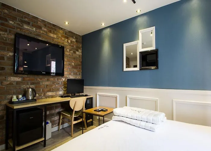 Nom Motel 2*